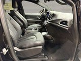 2026 Chrysler Pacifica Select image 1