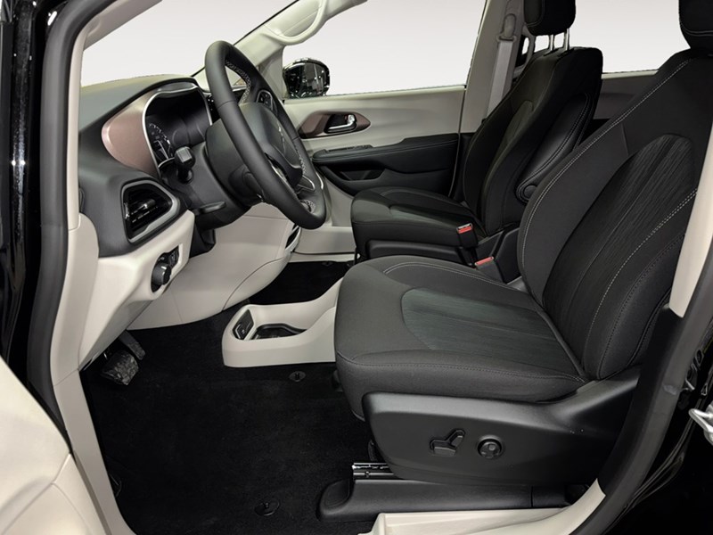 2024 Chrysler Grand Caravan SXT 2WD