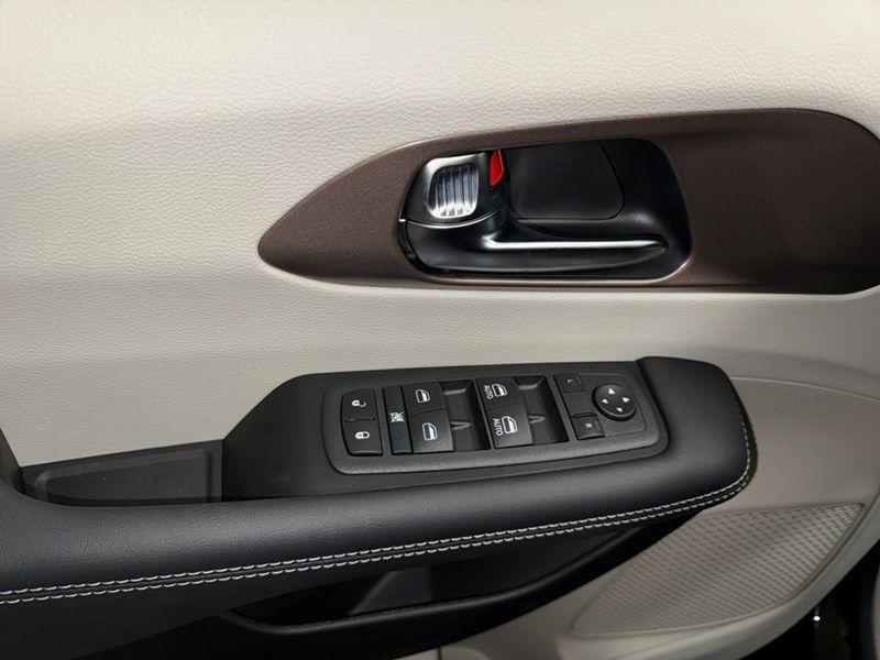 2024 Chrysler Grand Caravan SXT 2WD