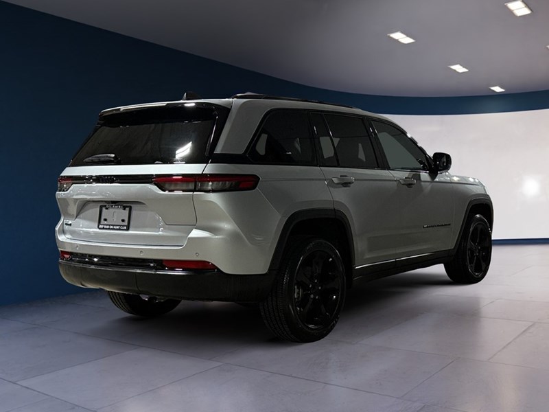 2024 Jeep Grand Cherokee Laredo 4x4