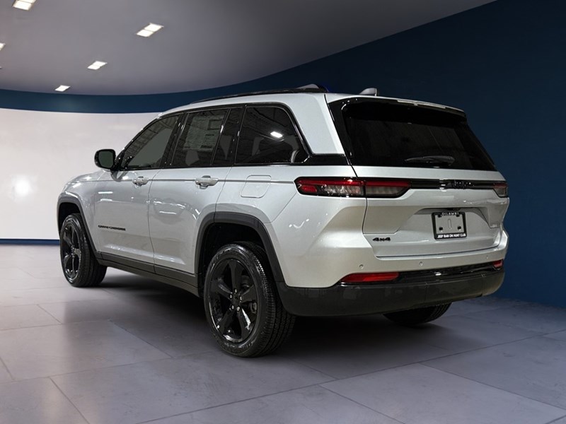 2024 Jeep Grand Cherokee Laredo 4x4