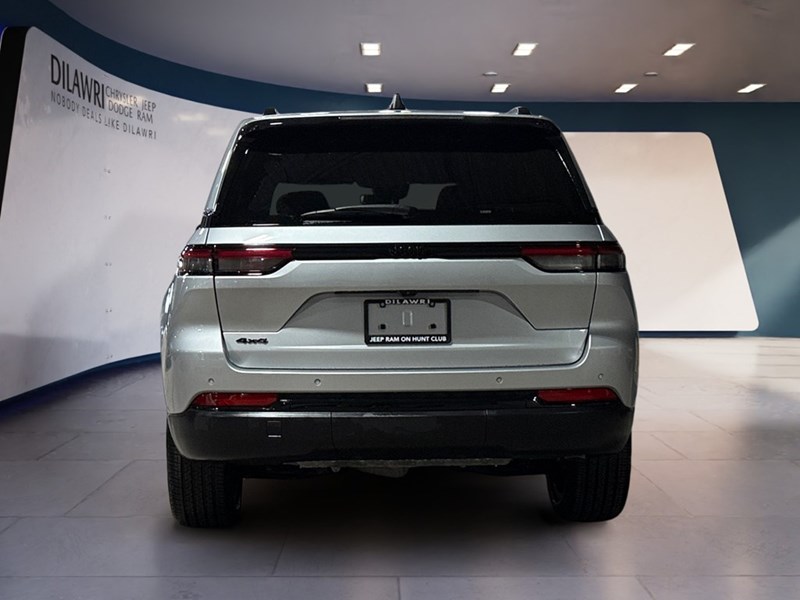 2024 Jeep Grand Cherokee Laredo 4x4