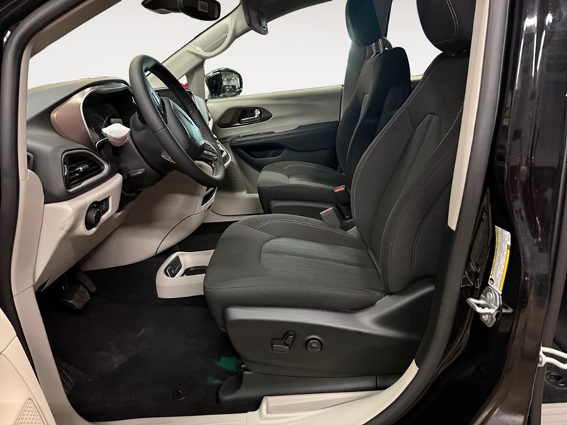 2024 Chrysler Grand Caravan SXT 2WD