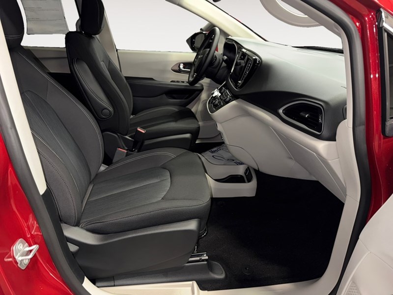 2024 Chrysler Grand Caravan SXT 2WD