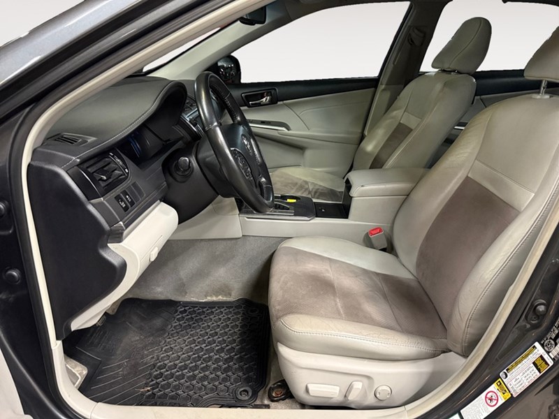 2013 Toyota Camry Hybrid 4dr Sdn XLE