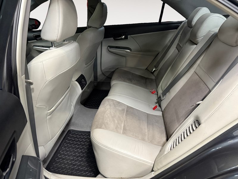 2013 Toyota Camry Hybrid 4dr Sdn XLE