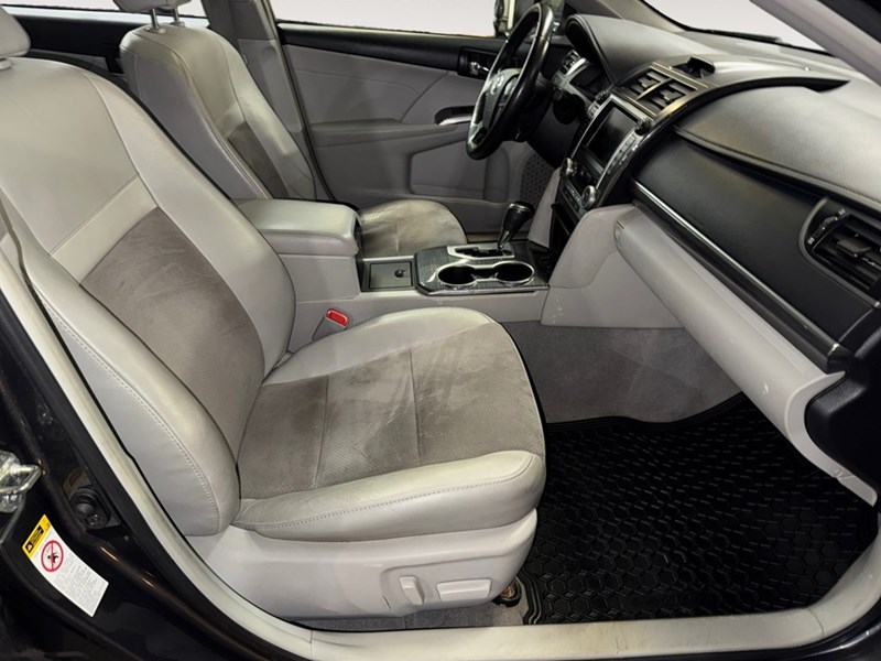 2013 Toyota Camry Hybrid 4dr Sdn XLE