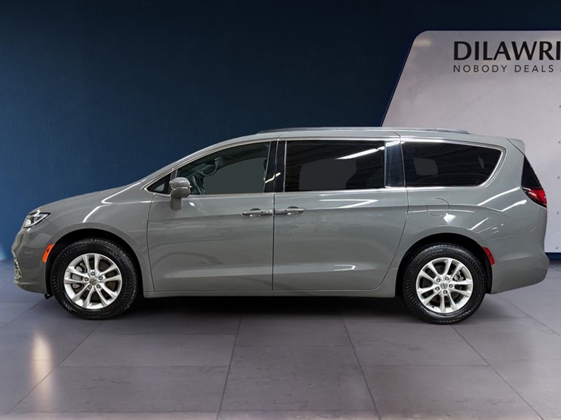 2022 Chrysler Pacifica Touring AWD