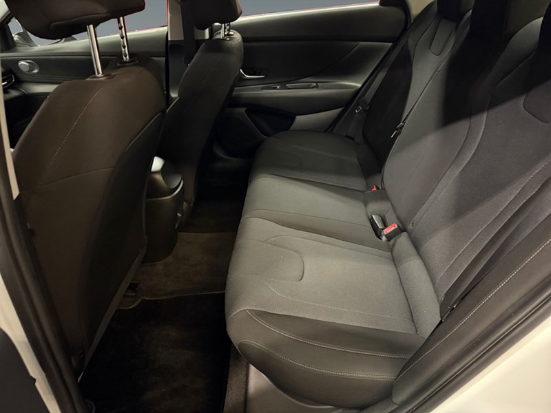2024 Hyundai Elantra Preferred IVT