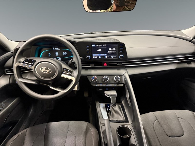 2024 Hyundai Elantra Preferred IVT
