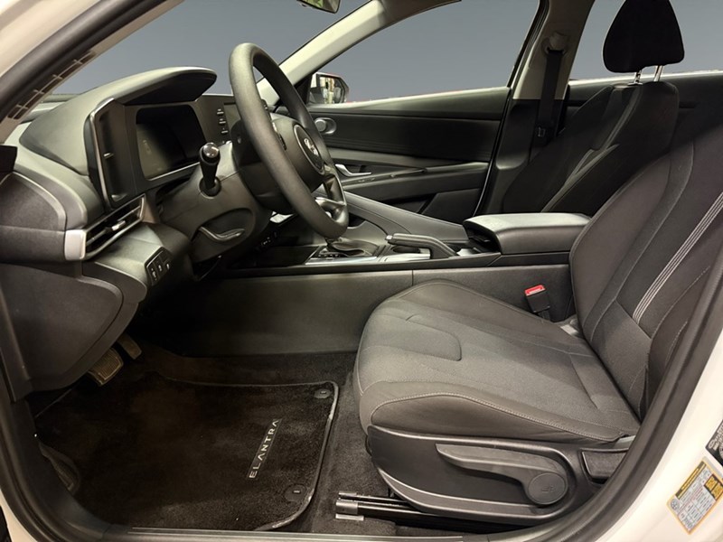 2024 Hyundai Elantra Preferred IVT