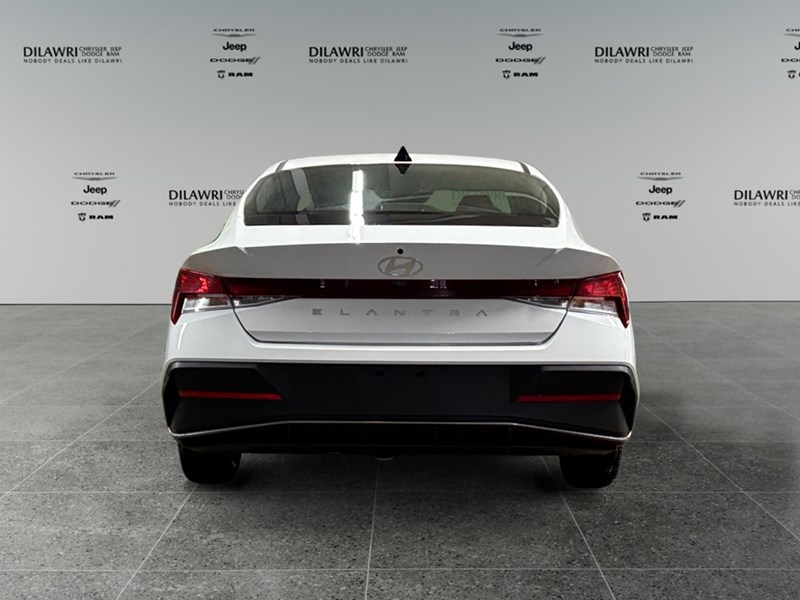 2024 Hyundai Elantra Preferred IVT