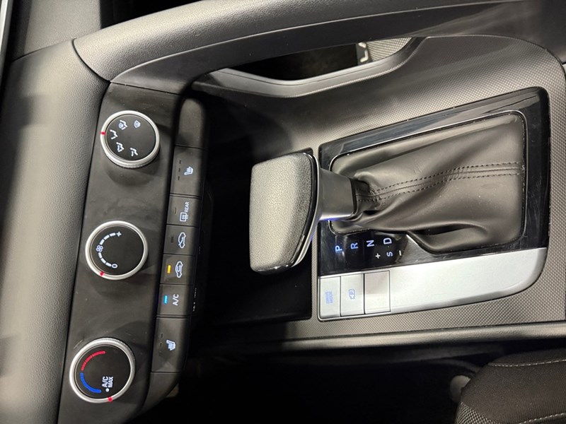 2024 Hyundai Elantra Preferred IVT
