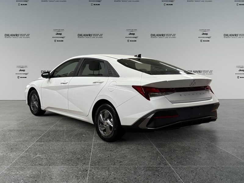 2024 Hyundai Elantra Preferred IVT