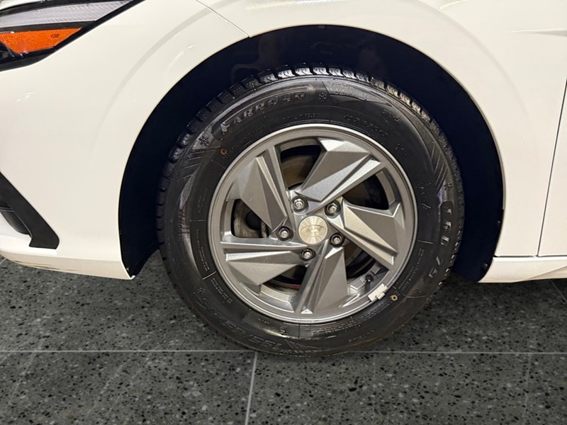2024 Hyundai Elantra Preferred IVT