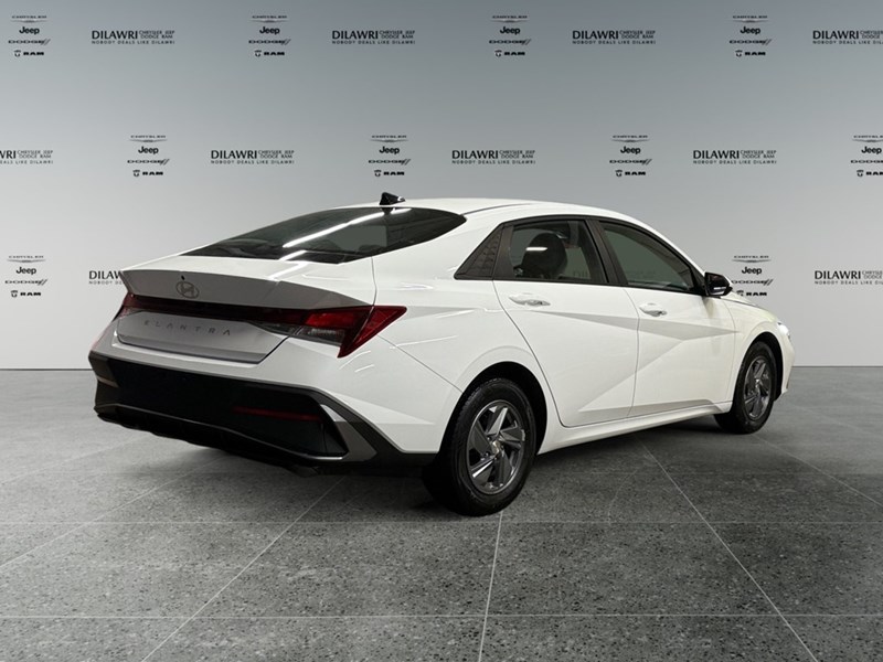 2024 Hyundai Elantra Preferred IVT