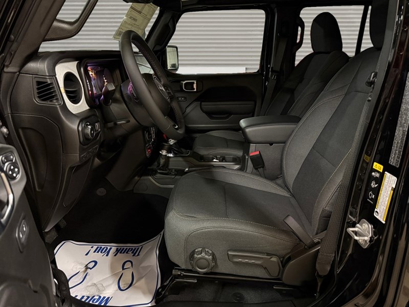 2025 Jeep Wrangler Willys 4 Door 4x4