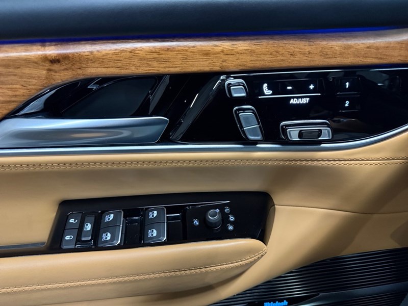 2023 Jeep Grand Wagoneer L Series III 4x4