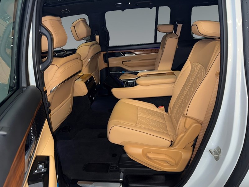 2023 Jeep Grand Wagoneer L Series III 4x4