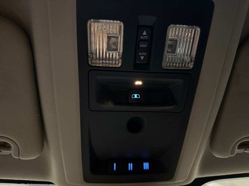 2016 RAM 1500 4WD Crew Cab 140.5" Laramie