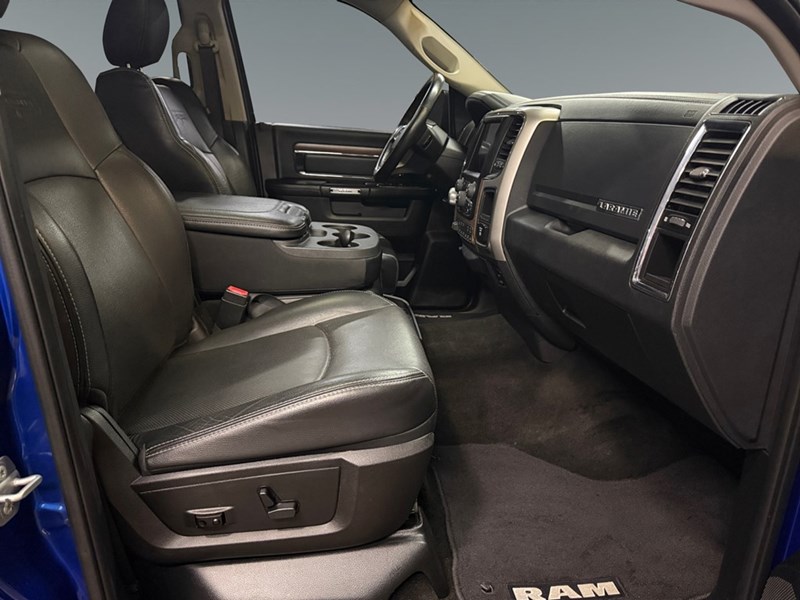 2016 RAM 1500 4WD Crew Cab 140.5" Laramie