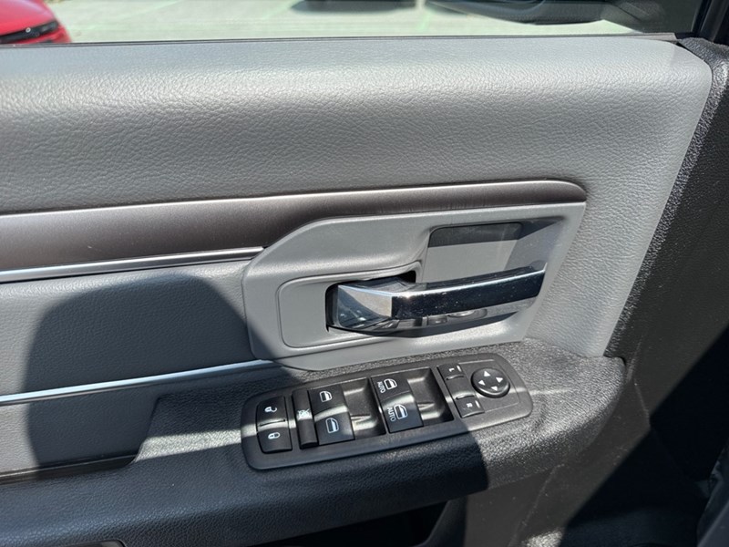 2023 RAM 1500 Classic SLT 4x4 Crew Cab 5'7" Box