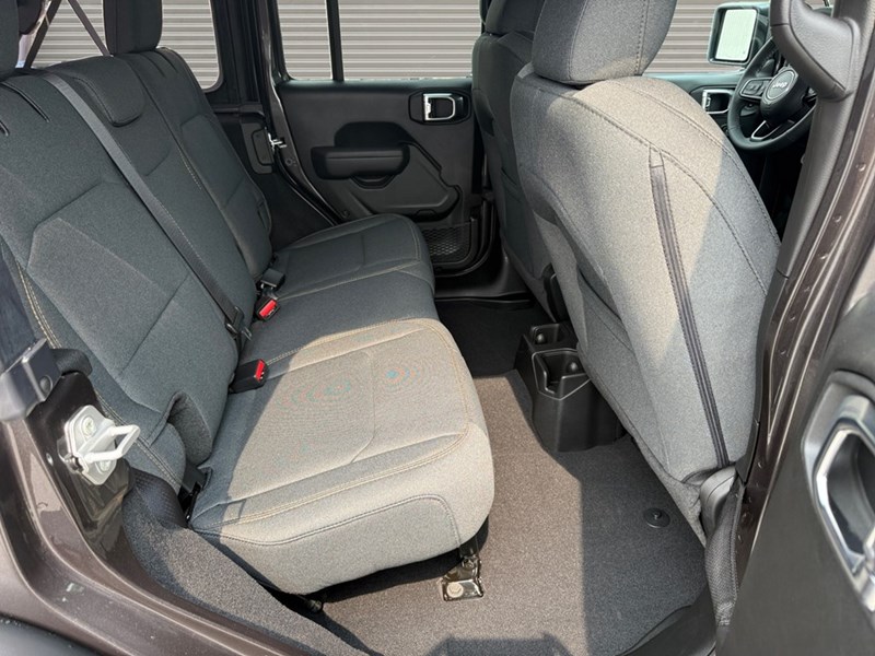 2025 Jeep Wrangler Willys 4 Door 4x4