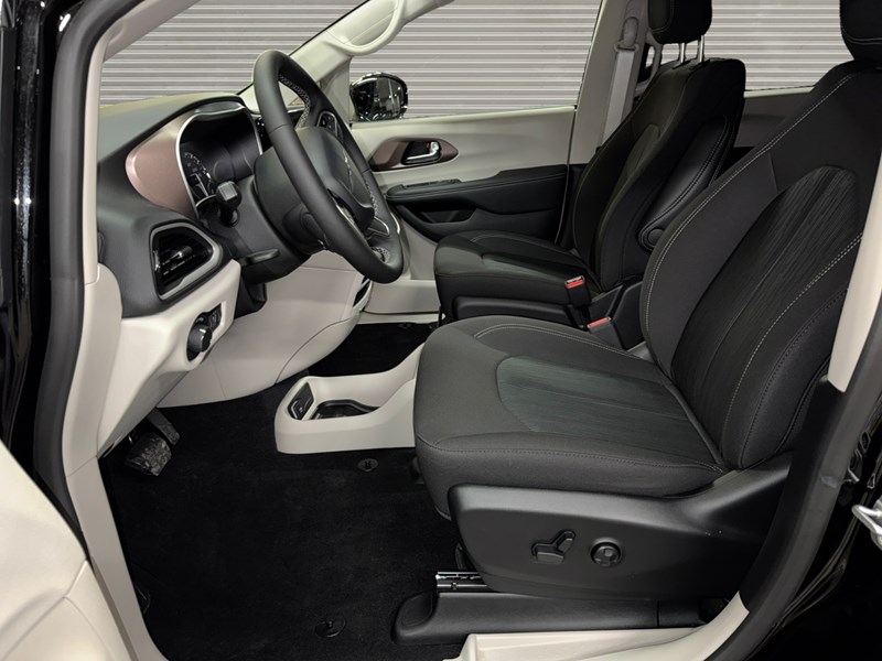 2024 Chrysler Grand Caravan SXT 2WD
