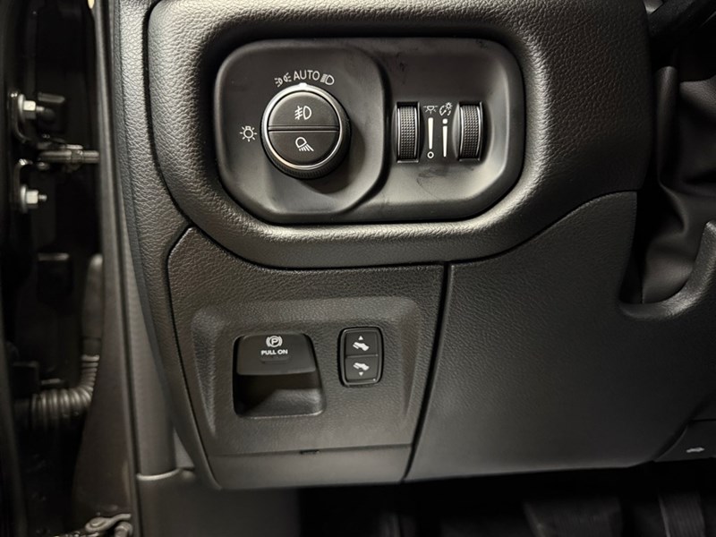 2025 RAM 1500 Big Horn 4x4 Crew Cab 5'7" Box