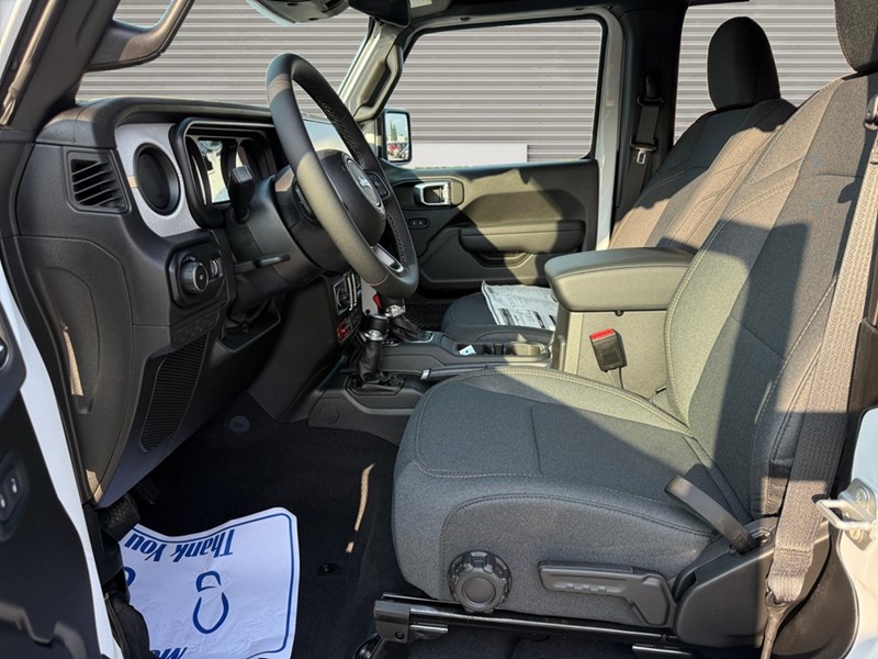 2025 Jeep Wrangler Willys 2 Door 4x4