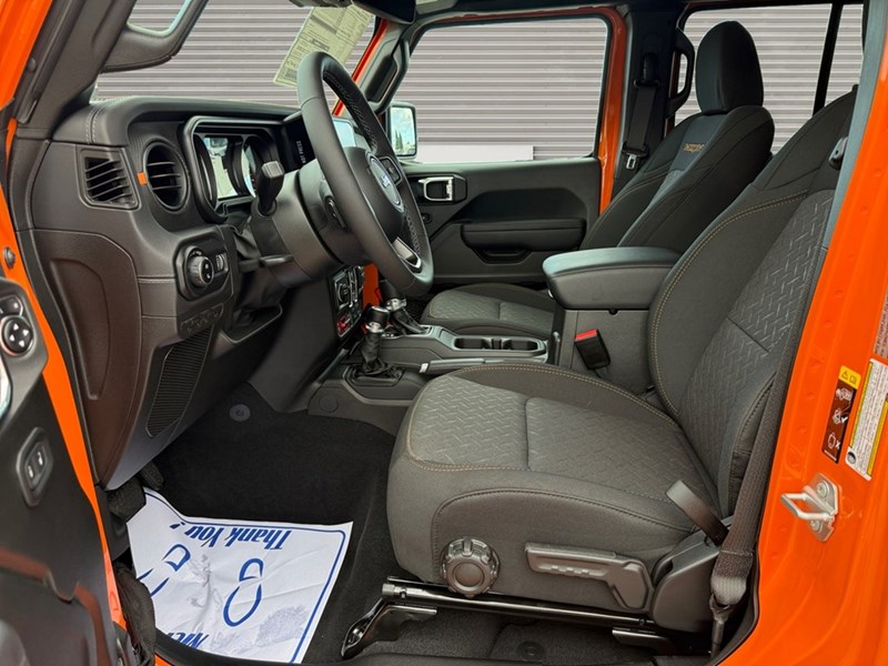 2025 Jeep Gladiator Mojave 4x4