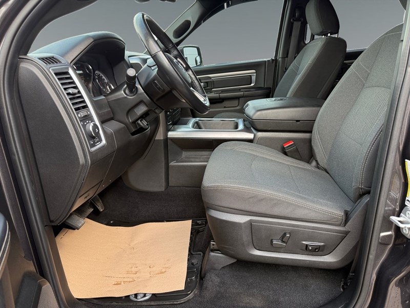 2022 RAM 1500 Classic SLT 4x4 Crew Cab 5'7" Box