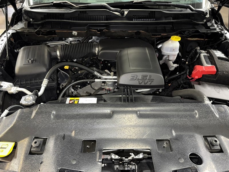 2022 RAM 1500 Classic SLT 4x4 Crew Cab 5'7" Box