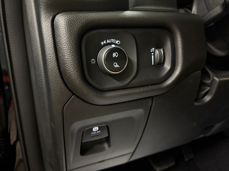 2025 RAM 1500 Tradesman 4x4 Crew Cab 5'7" Box