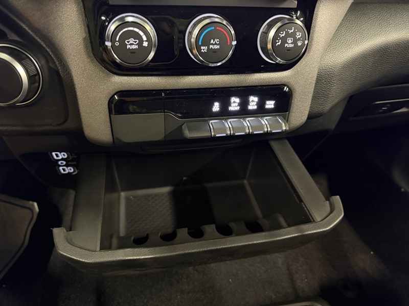 2025 RAM 1500 Tradesman 4x4 Crew Cab 5'7" Box