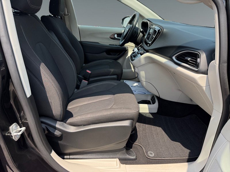 2023 Chrysler Grand Caravan SXT 2WD