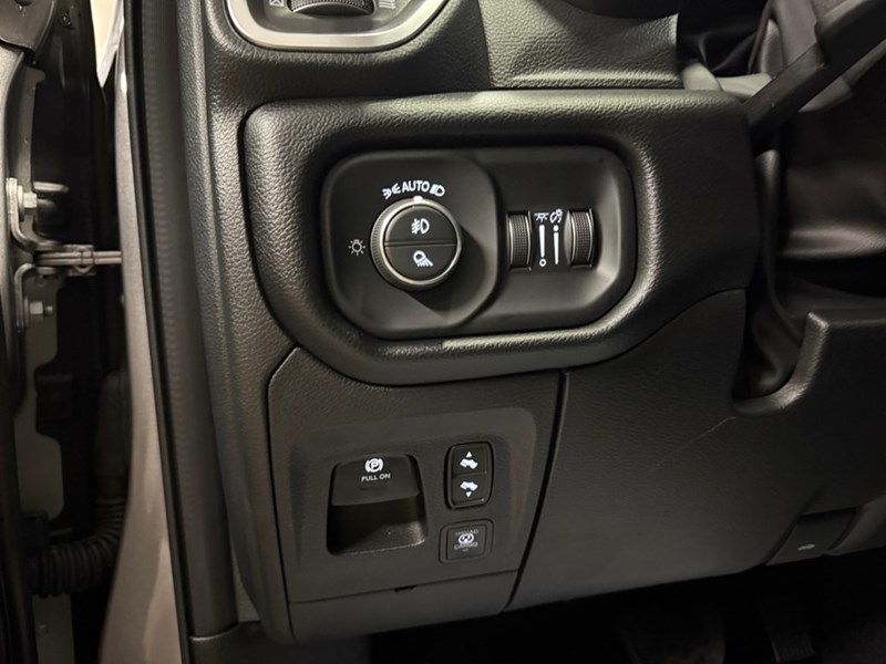 2025 RAM 1500 Big Horn 4x4 Crew Cab 5'7" Box