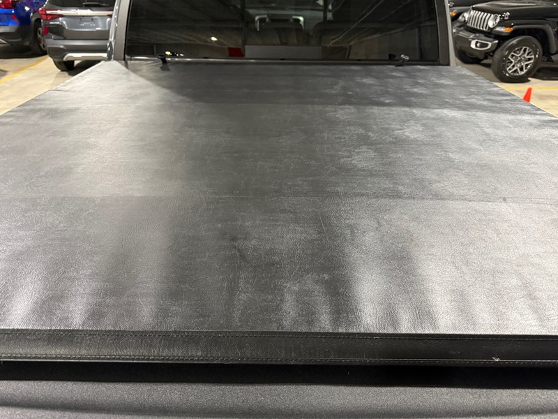2016 RAM 1500 4WD Crew Cab 140.5" SLT