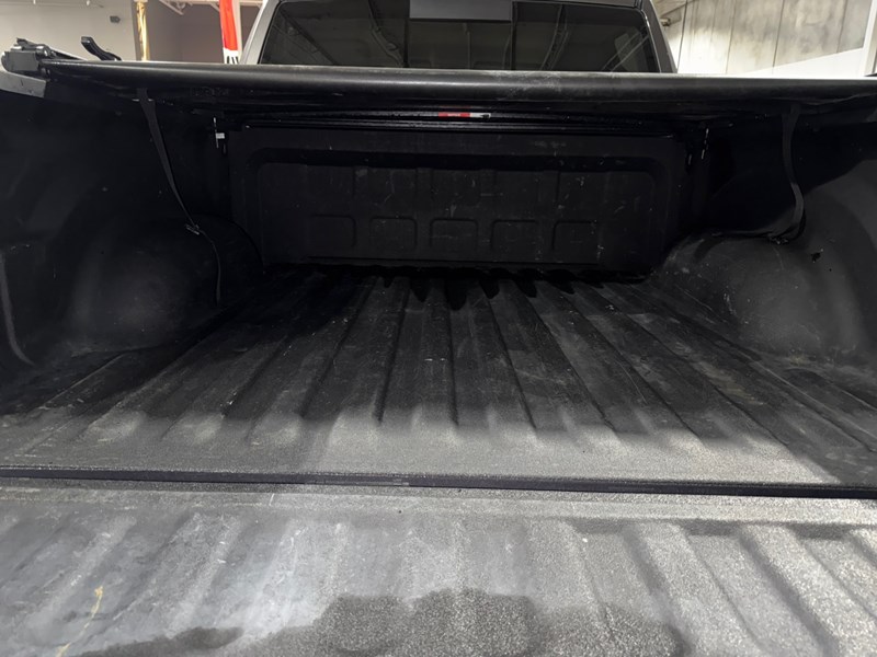 2016 RAM 1500 4WD Crew Cab 140.5" SLT