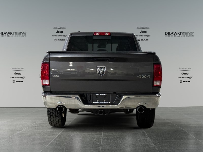 2016 RAM 1500 4WD Crew Cab 140.5" SLT
