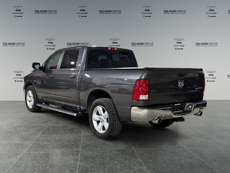 2016 RAM 1500 4WD Crew Cab 140.5" SLT