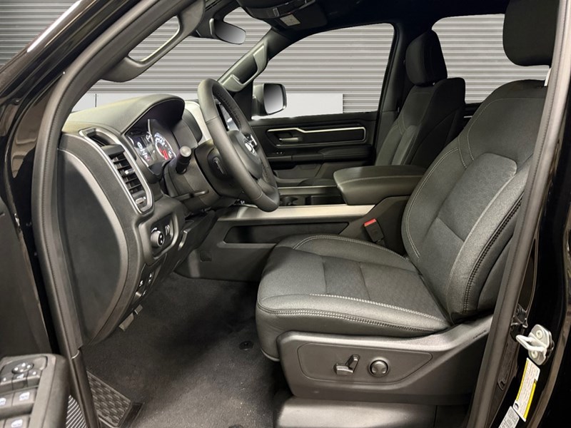 2025 RAM 1500 Big Horn 4x4 Crew Cab 5'7" Box
