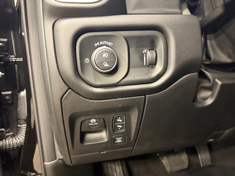 2025 RAM 1500 Big Horn 4x4 Crew Cab 5'7" Box