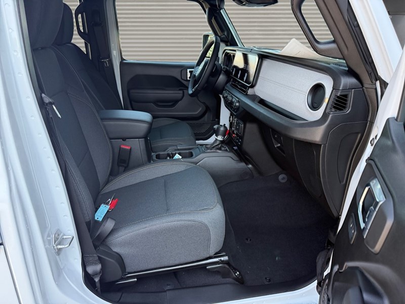 2025 Jeep Wrangler Willys 4 Door 4x4