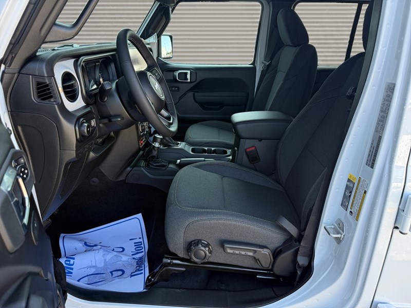 2025 Jeep Wrangler Willys 4 Door 4x4