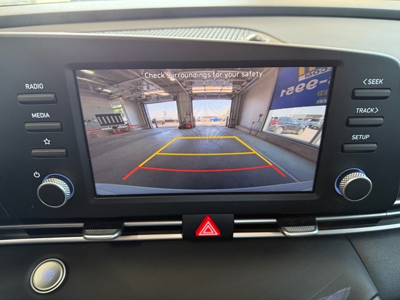 2023 Hyundai Elantra Preferred IVT