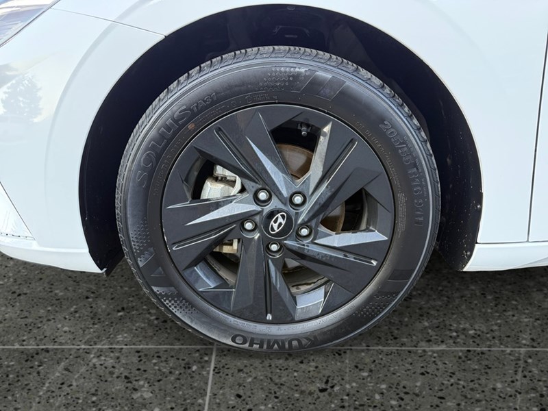 2023 Hyundai Elantra Preferred IVT