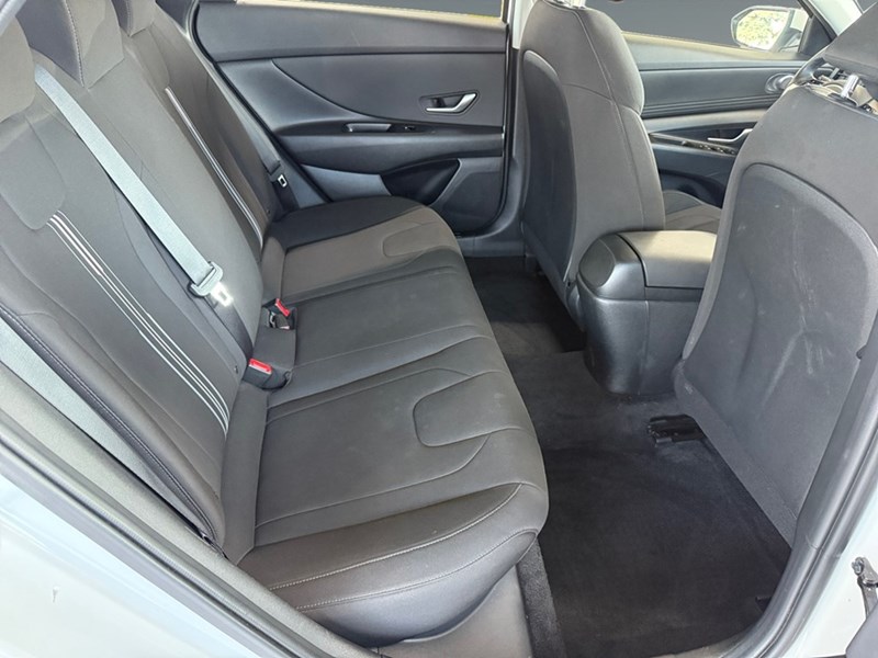 2023 Hyundai Elantra Preferred IVT