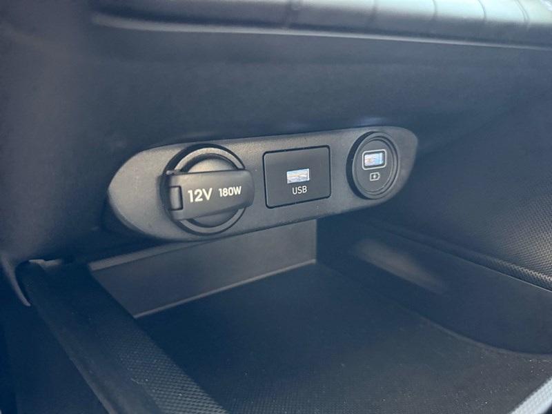 2023 Hyundai Elantra Preferred IVT