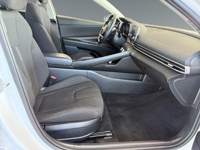 2023 Hyundai Elantra Preferred IVT